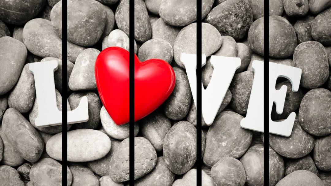 Love Heart Stones – 5 Panels Straight